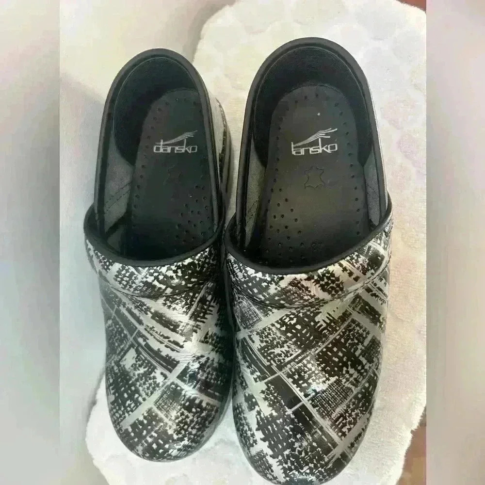 Dansko metallic glossy clogs size 37 Black/silver Nurse Teacher Like New Comfort - Picture 9 of 10